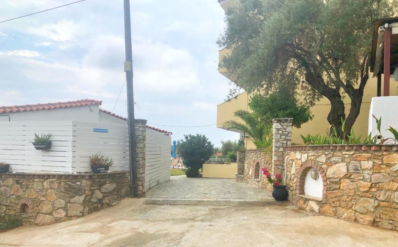 ホテル Azzurro Katsaros  エクステリア 写真
